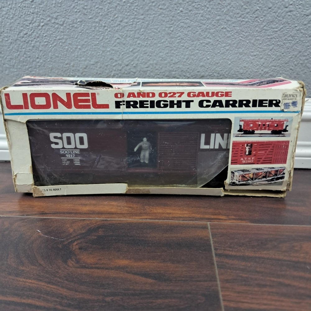 LIONEL 6-9217 SOO LINE OPERATING‎ BOXCAR, 1982-1984 New, But DAMAGED  BOX